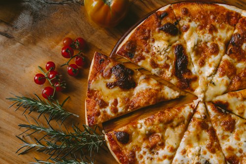 Kuşbaşılı Kaşarlı Pide